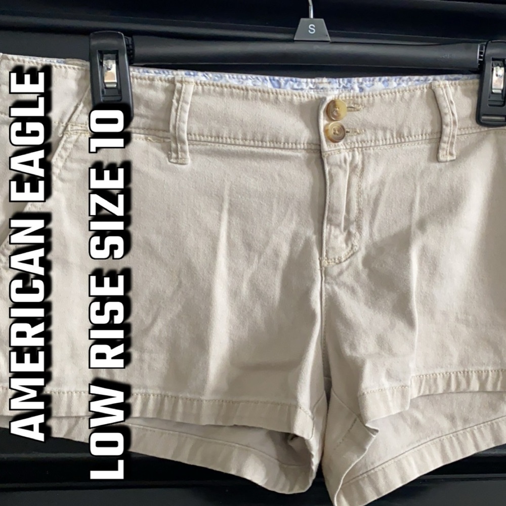 Everyone needs a good comfortable pair of Khaki Shorts in their wardrobe!